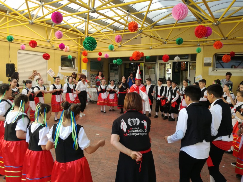 La tarantella a scuola il progetto del Perna Dante Alighieri